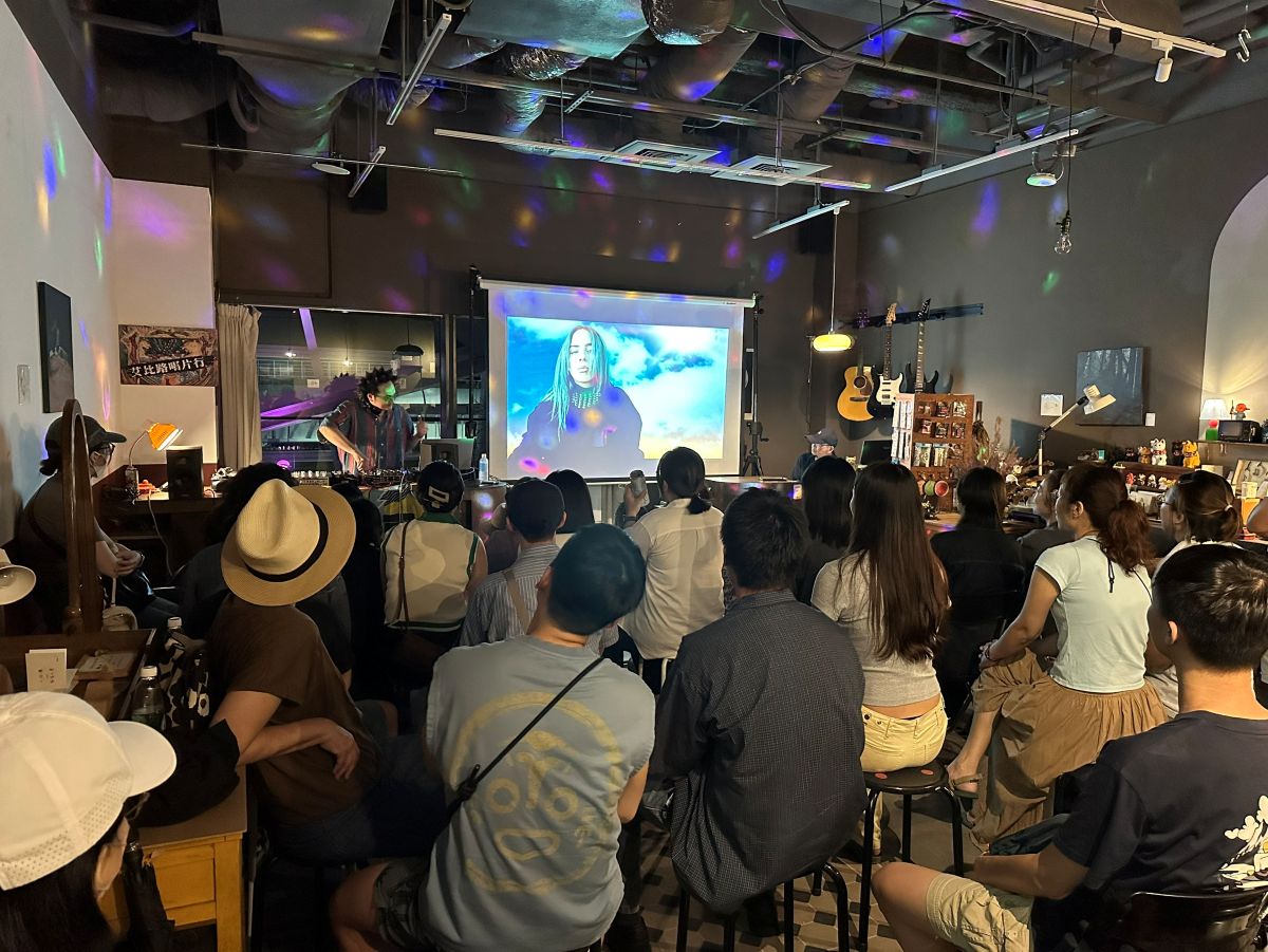 DJ林貓王帶來近五年最動人的翻唱專輯，用溫柔情歌撩動每一寸聽覺感官。