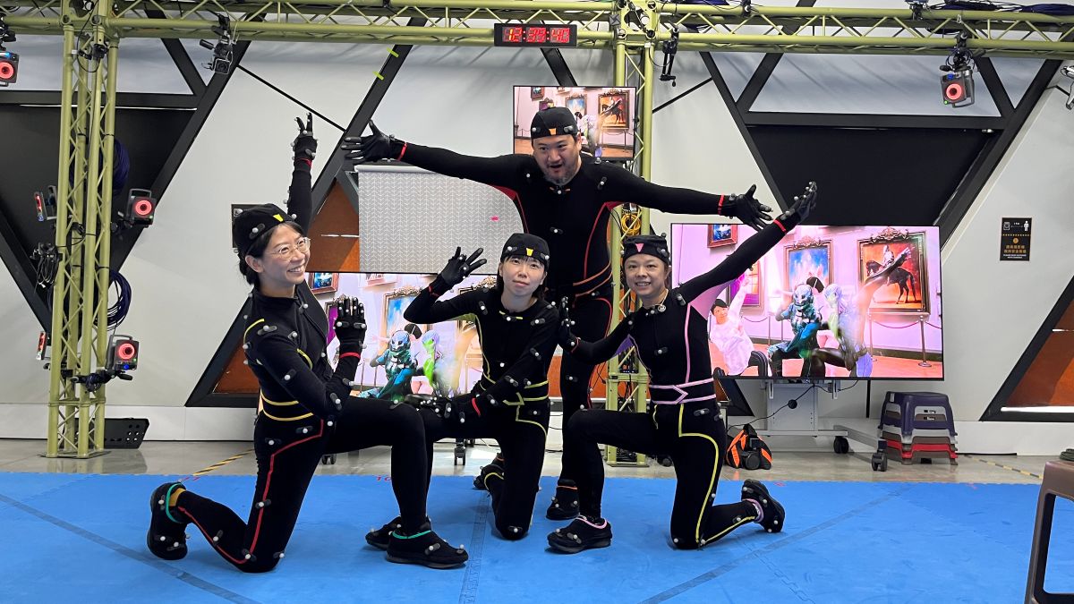 甫以《聽海湧》獲得金鐘獎肯定的「看不見電影工作室」孫介珩導演（中上）與鍾佳霖製片（中下），為精進影視製作技術而參與本課程，探索新技術於後續創作中的應用。