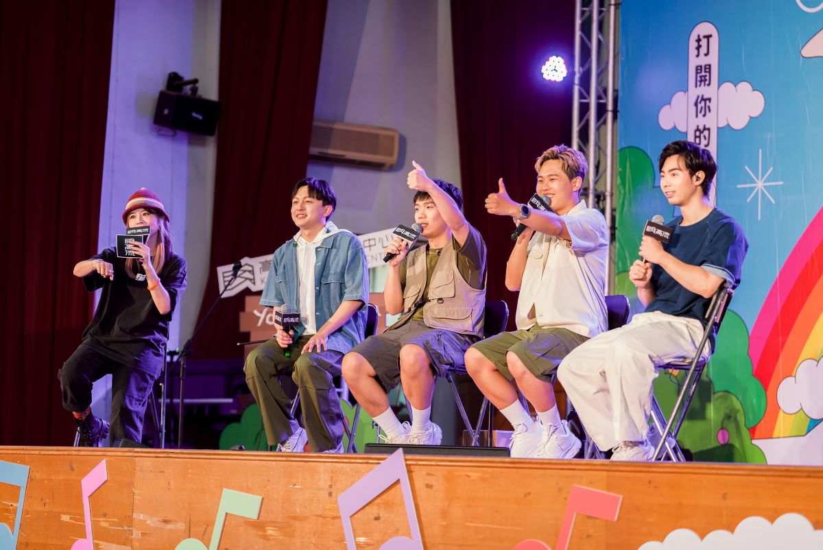 理想混蛋受邀在鳳山高中參與2024校園誌講唱會，在主持人電台DJ FIFI的帶領下，與滿場師生分享創作與生活。高流提供