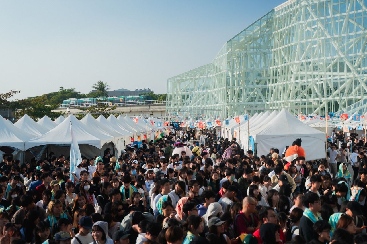 高雄港邊的另類韓流:2025 下酒祭,在啦啦隊手作料理、獨立音樂裡嚐到最誠摯的文化交流