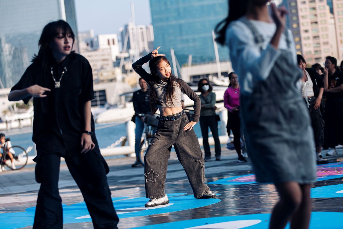 不論是賣力熱舞的 KPOP 迷,或是受到演出吸引的聽團仔,乃至為一嚐美食而來的饕客們,在下酒祭人人都能愜意地享受這份自在與 Chill。