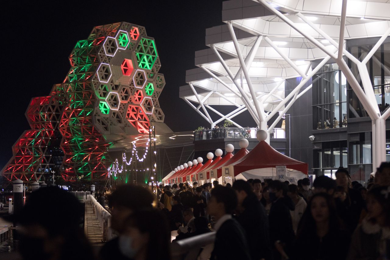 《高流聖誕趴》理想混蛋、芒果醬等13組藝人熱唱 破15萬人齊聚港灣過聖誕