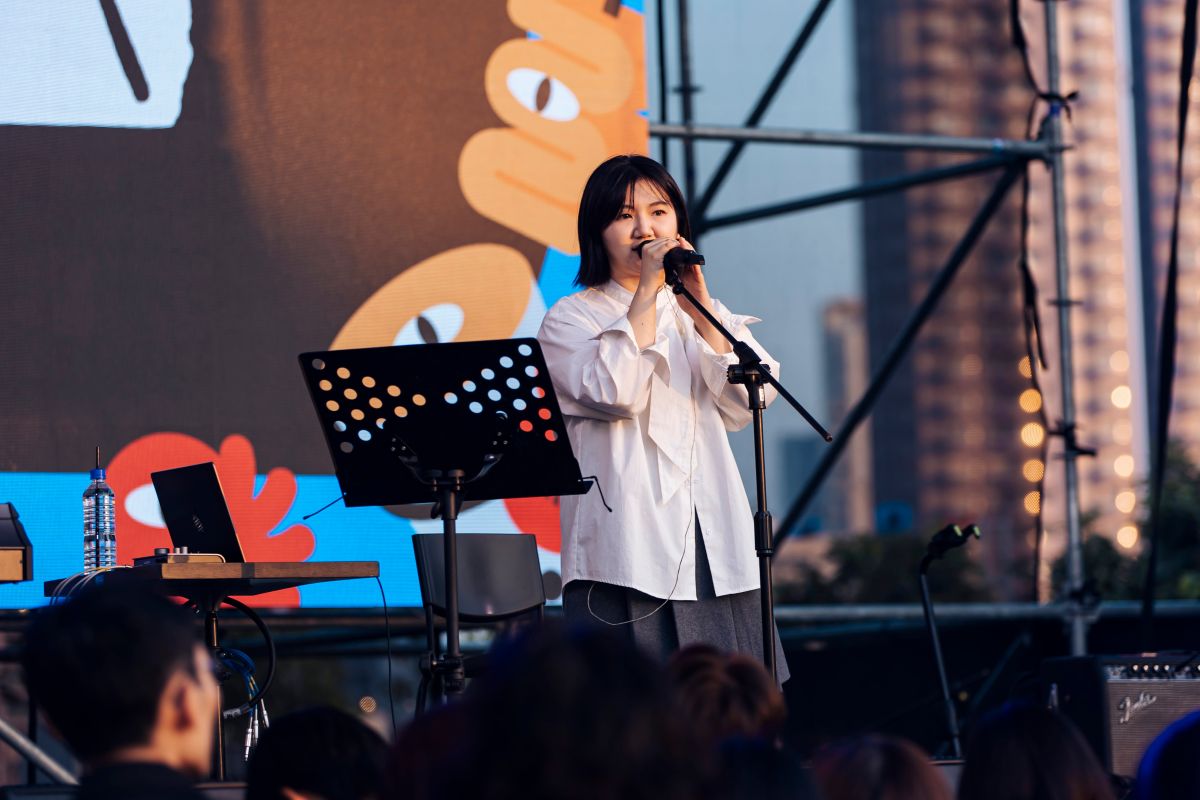 2025《下酒祭》韓國創作歌手-LEE-ARAM-演出，以感性歌聲打動現場觀眾。