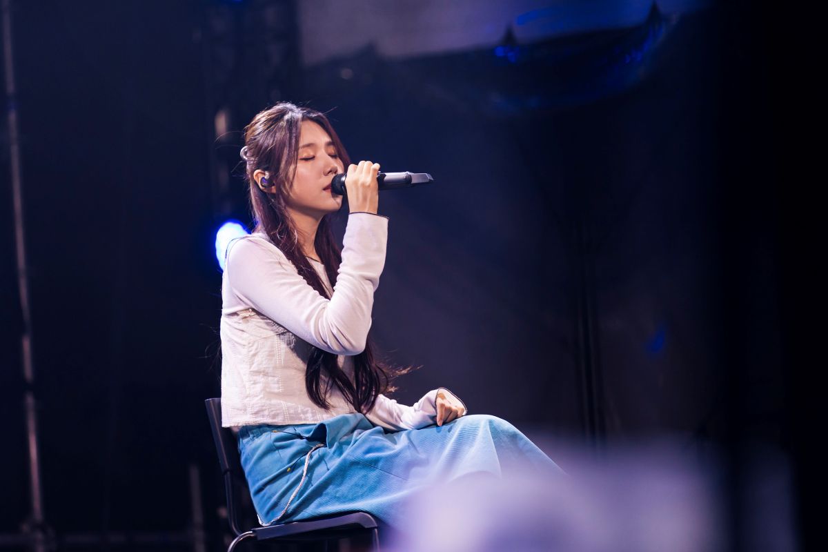 2025《下酒祭》韓國抒情歌手 Choi Ingyeong 以細膩深情的唱腔，展現動人情感層次。