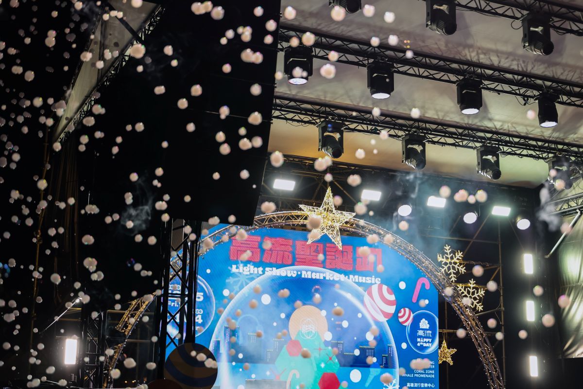 「高流聖誕趴」演出期間加入雪花泡泡秀驚喜特效，增添節慶氛圍。