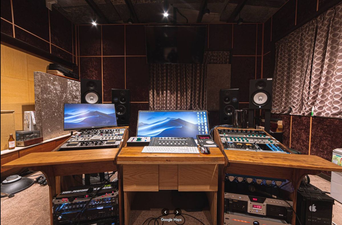 2020 年正式成立了「烘嗓音樂 Home Sound」