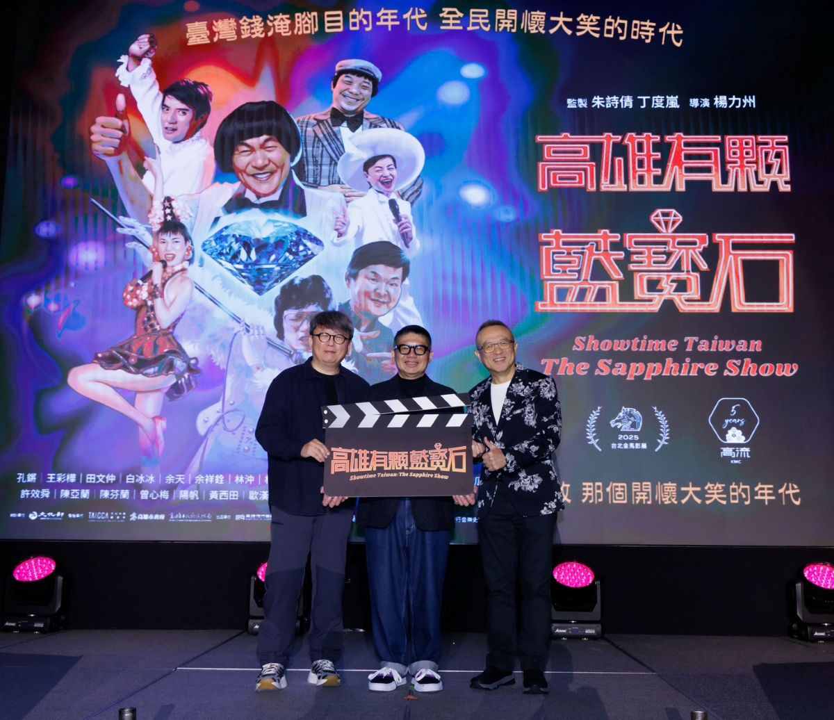 高流攜手金馬獎最佳紀錄片導演楊力州（左）拍攝《高雄有顆藍寶石》紀錄片。（右為豬哥亮之子謝順福）