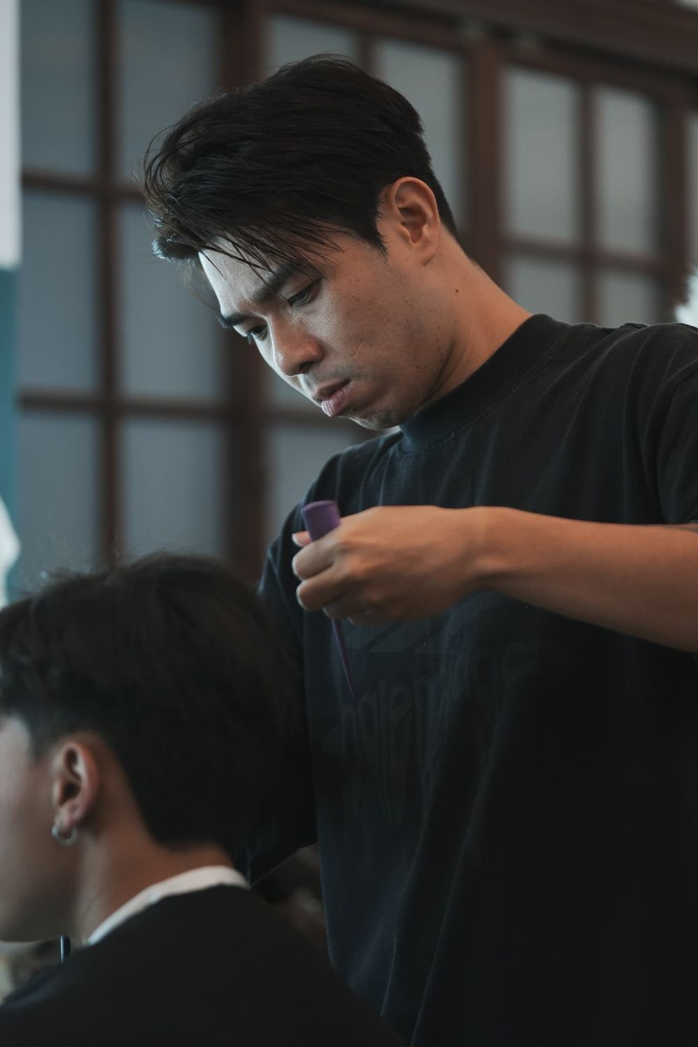 高雄在地美髮品牌「尤卡髮型集團」演出兩日提供復古妝髮體驗。