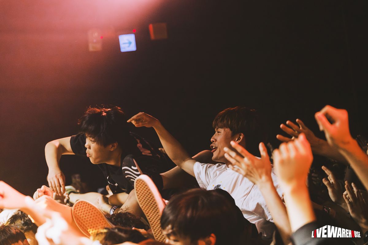 在 HONEST 的第二段落時，送上包含熱門單曲〈Daisy〉在內的連續五首歌曲，普通隊長的佳維在此時也按捺不住衝上台搶唱個幾句後便往人群一跳，樋口眼見場面漸熱，向台下說：「Everything is OK！」參閱前段他提及跑上台再往下跳的樂迷，能懂他想表達的是「任何事情都是ＯＫ的！」