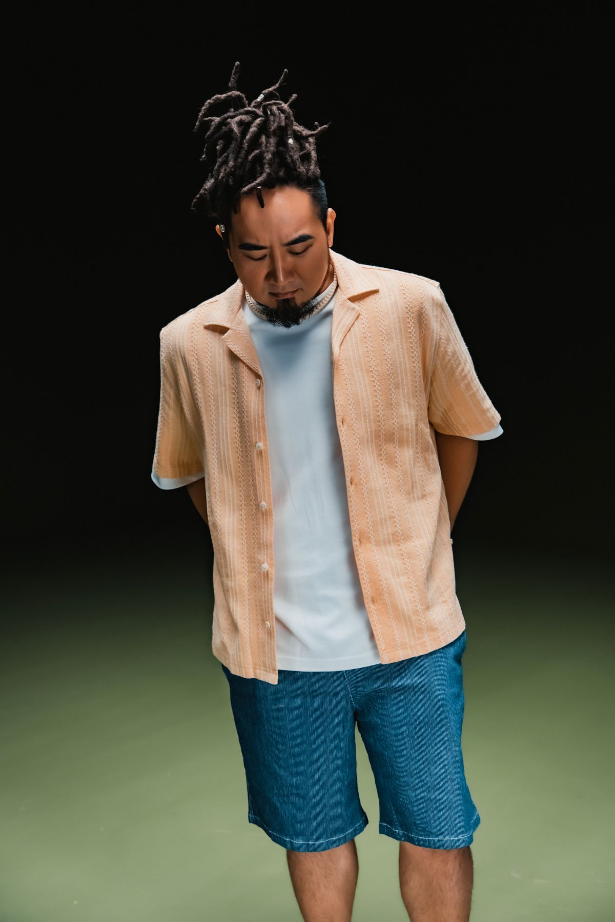 Matzka：「年少不努力」不是教條，而是人生「歷程」。專輯標題引用自俗語「年少不努力，老大徒傷悲」的前半句，去掉了傳統警語式的結論，用更開放的態度看待每個人的生命進程——即人生有不同方向、不同選擇可能，而不是只有一種「成功」路徑。