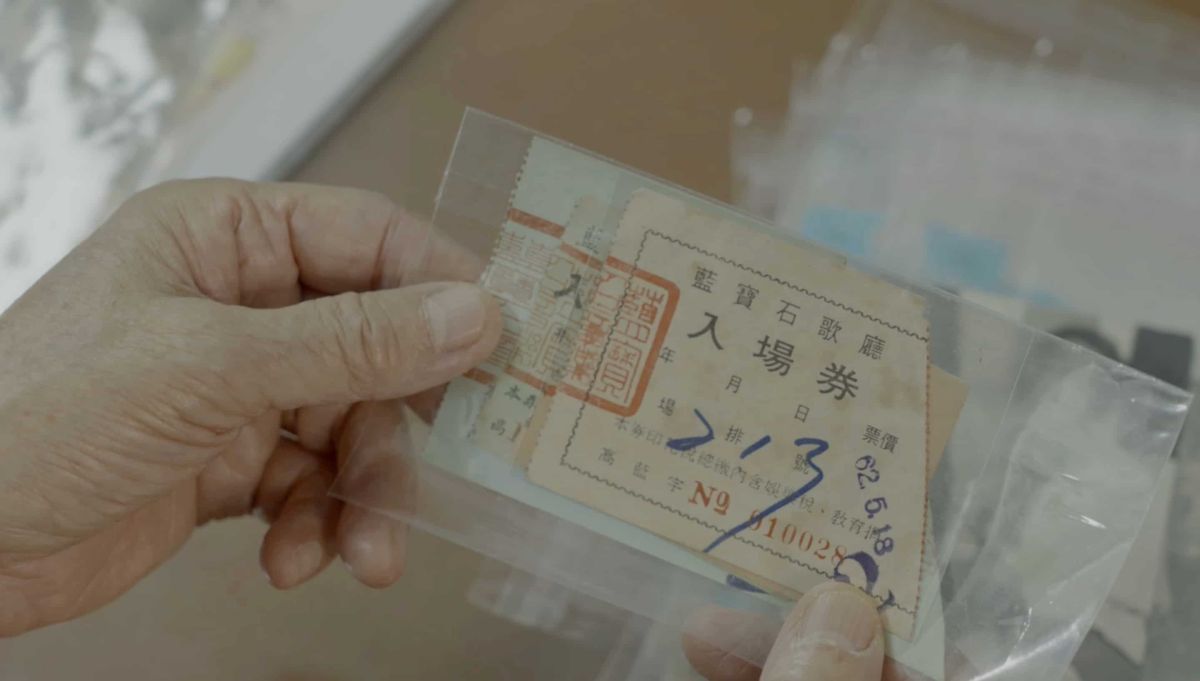 《高雄有顆藍寶石》帶領觀眾回到曾紅遍全台的「藍寶石大歌廳」年代，重現那個屬於高雄、也屬於台灣的秀場文化傳奇。／高雄流行音樂中心 提供