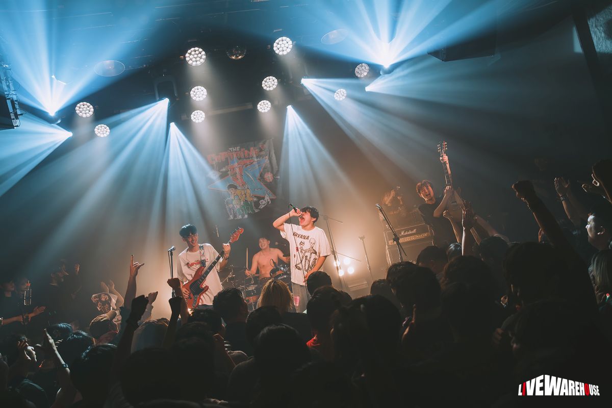 演唱〈Tiny Me, BIG DREAM〉前，東燁講述如何從學長推薦的草地人入坑一路聽到滅火器，並以幫這些啟蒙樂團開場為目標而組了樂團，如今「那些夢想我們都已經達到了」，於是再往前即是名為探索的道路，探索著普通隊長的下一步、也探索著自己為何而生。